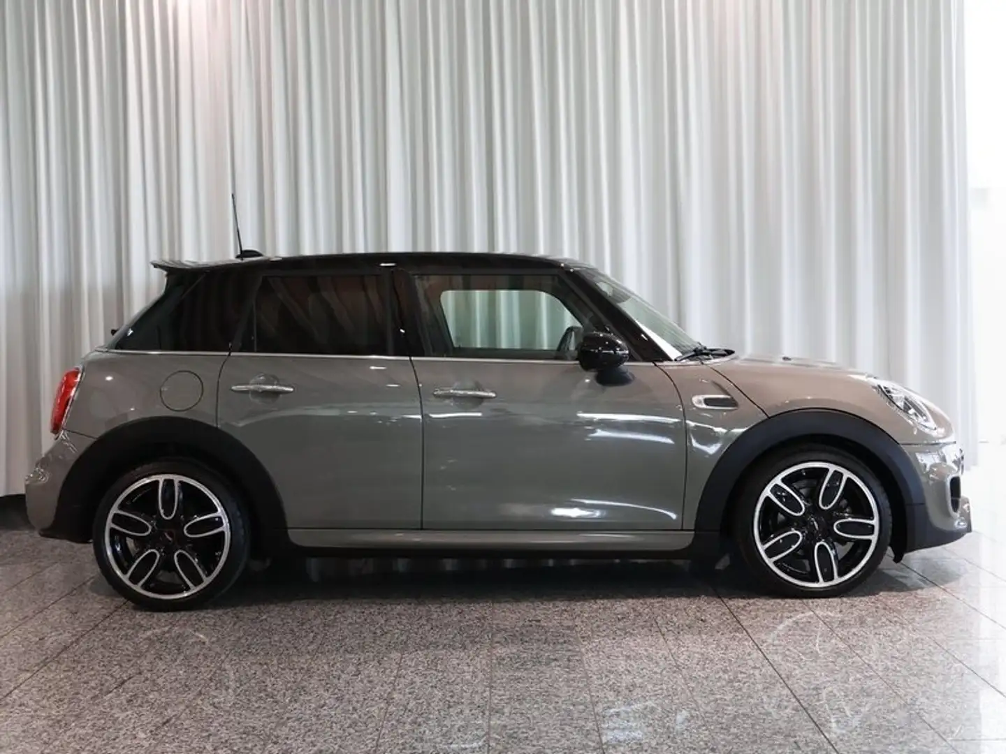 MINI Cooper 5-Türer JCW 18Zoll LED Navi Grau - 2