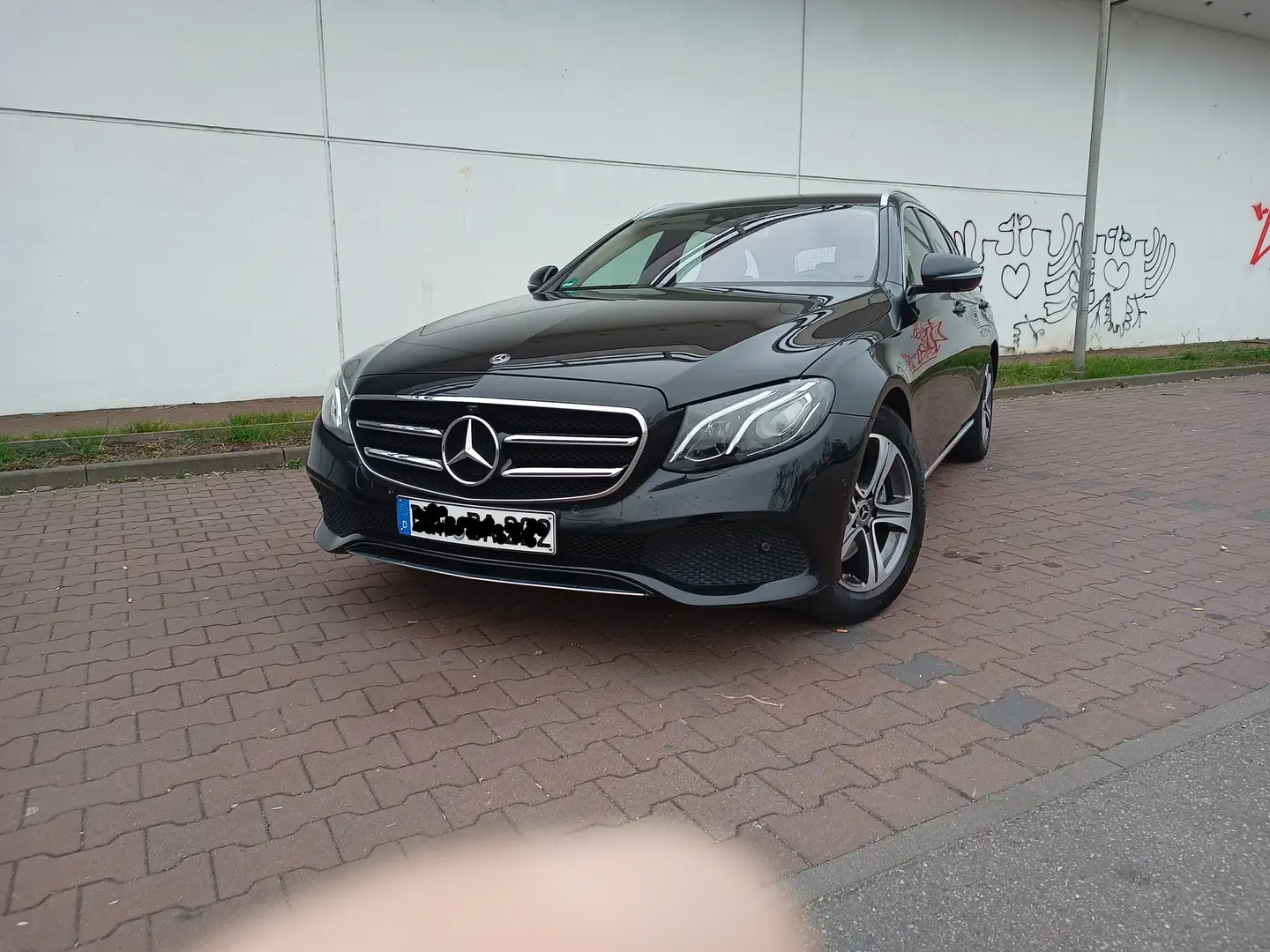 Mercedes-Benz E 220 d 4Matic T 9G-TRONIC Avantgarde Schwarz - 1