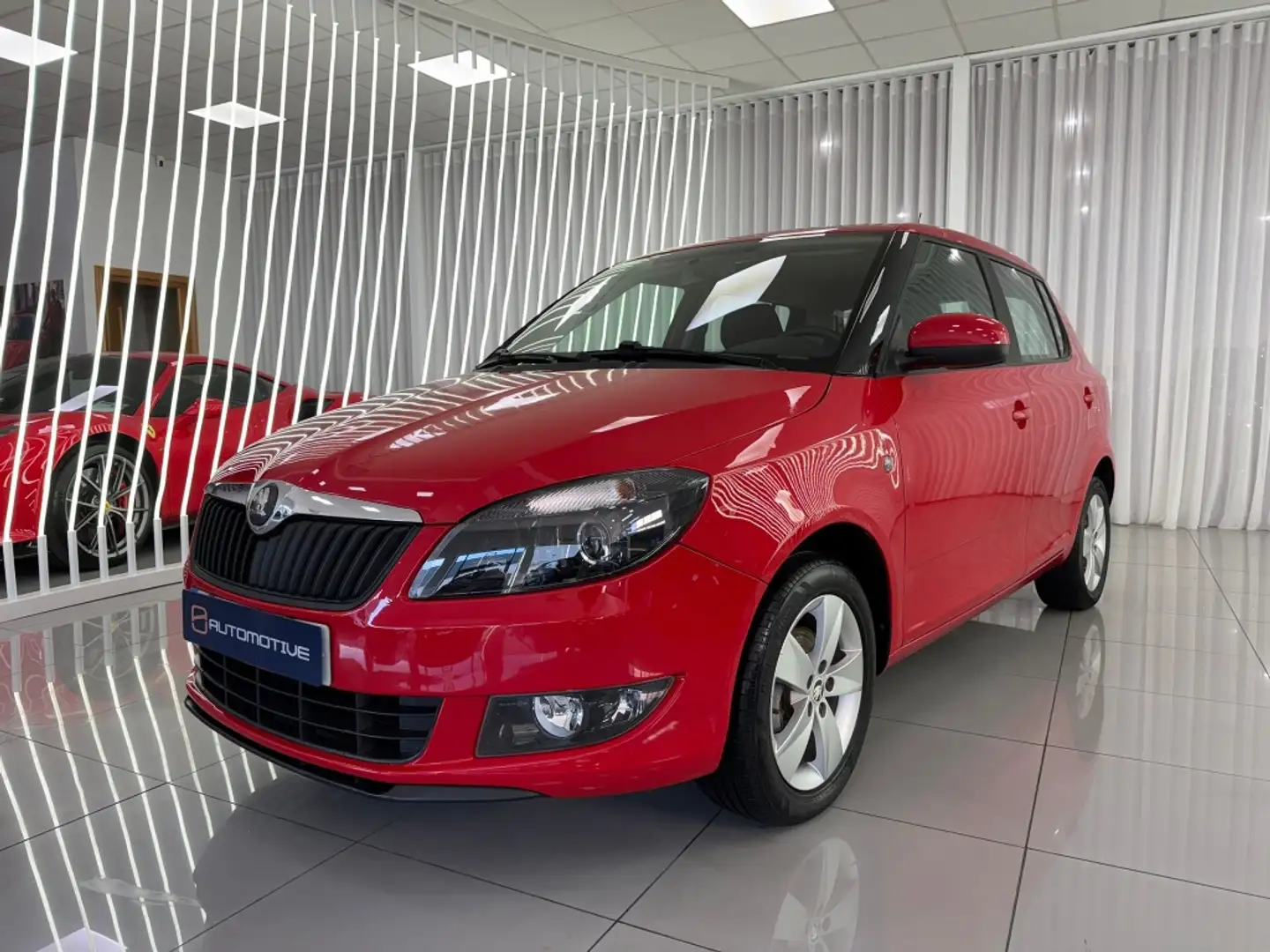Skoda Fabia 1.2 Urban 69 Rojo - 1