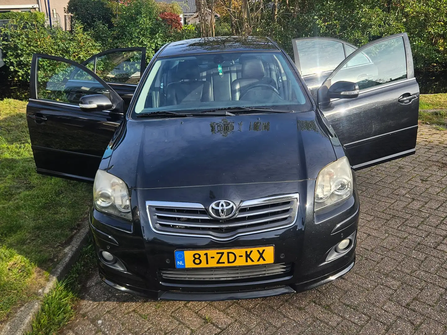 Toyota Avensis Avensis 2.4 VVTi Exec. Bns Schwarz - 1