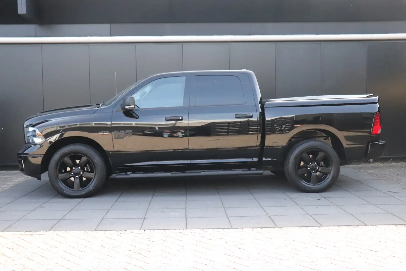 RAM 1500 | LPG | LEDER | ALPINE SOUND | STOEL/STUURVERW. | Negro - 2