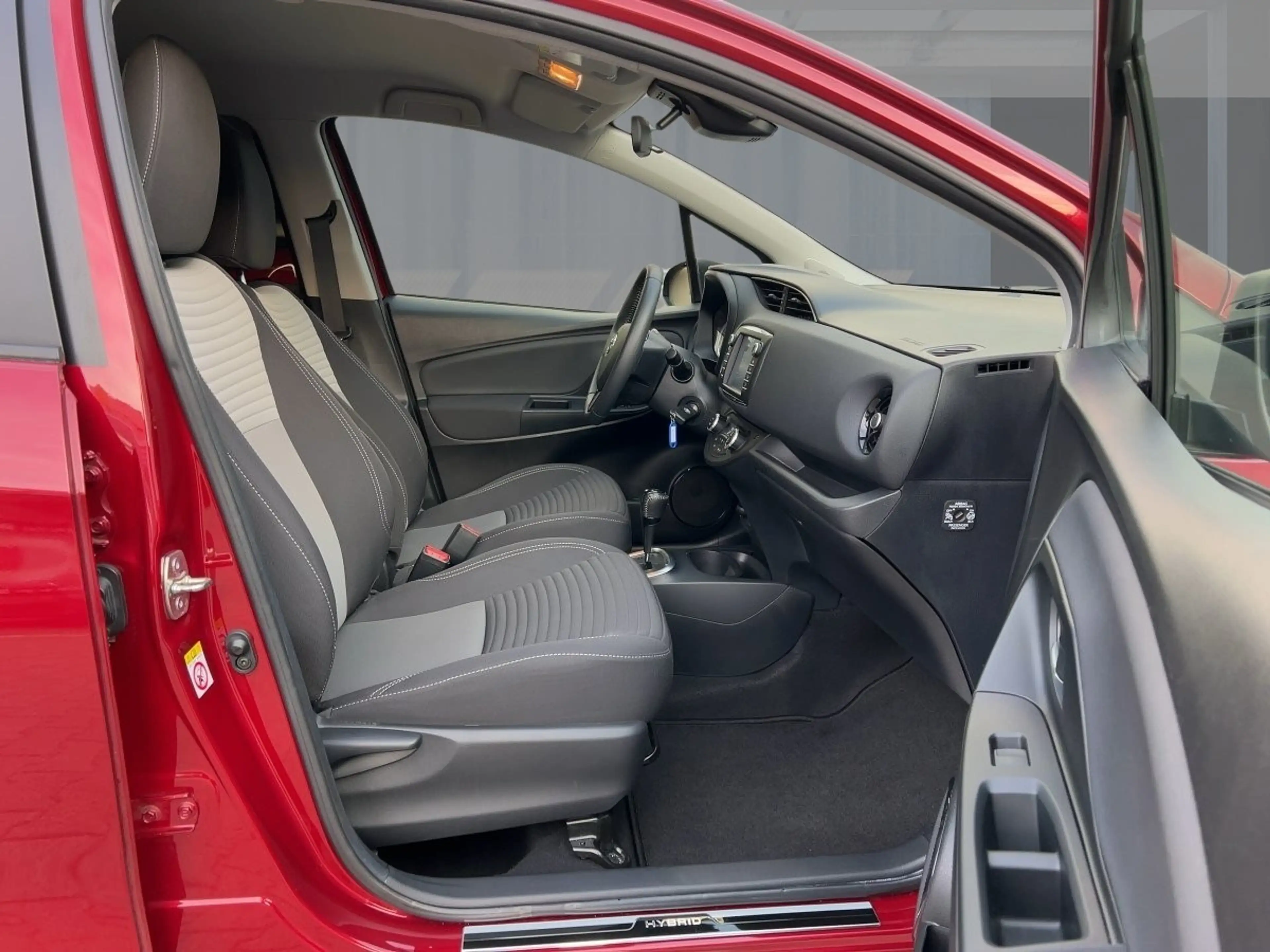 Toyota Yaris 1.5 Dual-VVT-I HYBRID Team D — photo 8