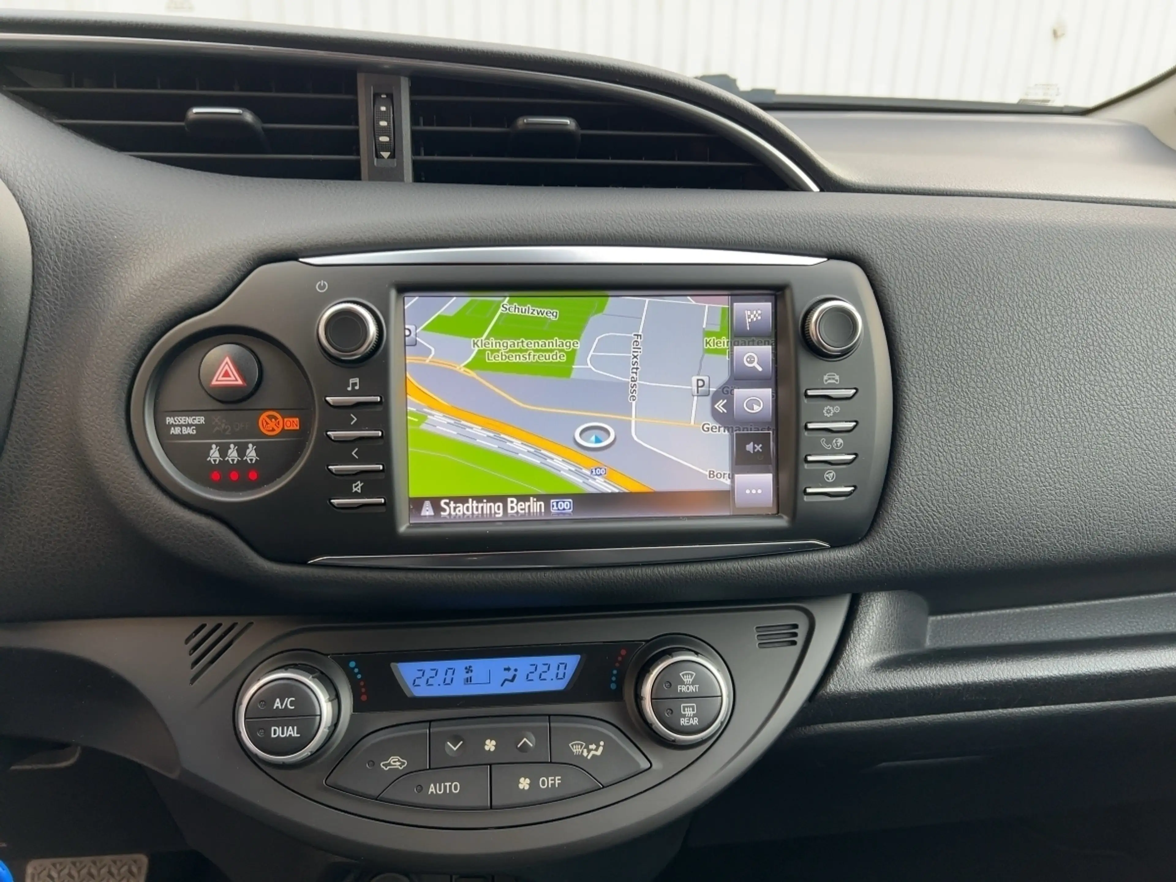 Toyota Yaris 1.5 Dual-VVT-I HYBRID Team D — photo 12