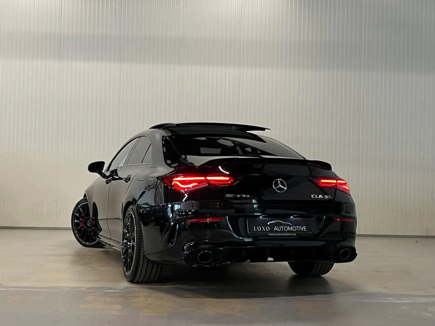 Mercedes-Benz CLA 35 AMG 4MATIC Premium Plus | AERODYNAMIC | PANO | AMBIANC Zwart - 2