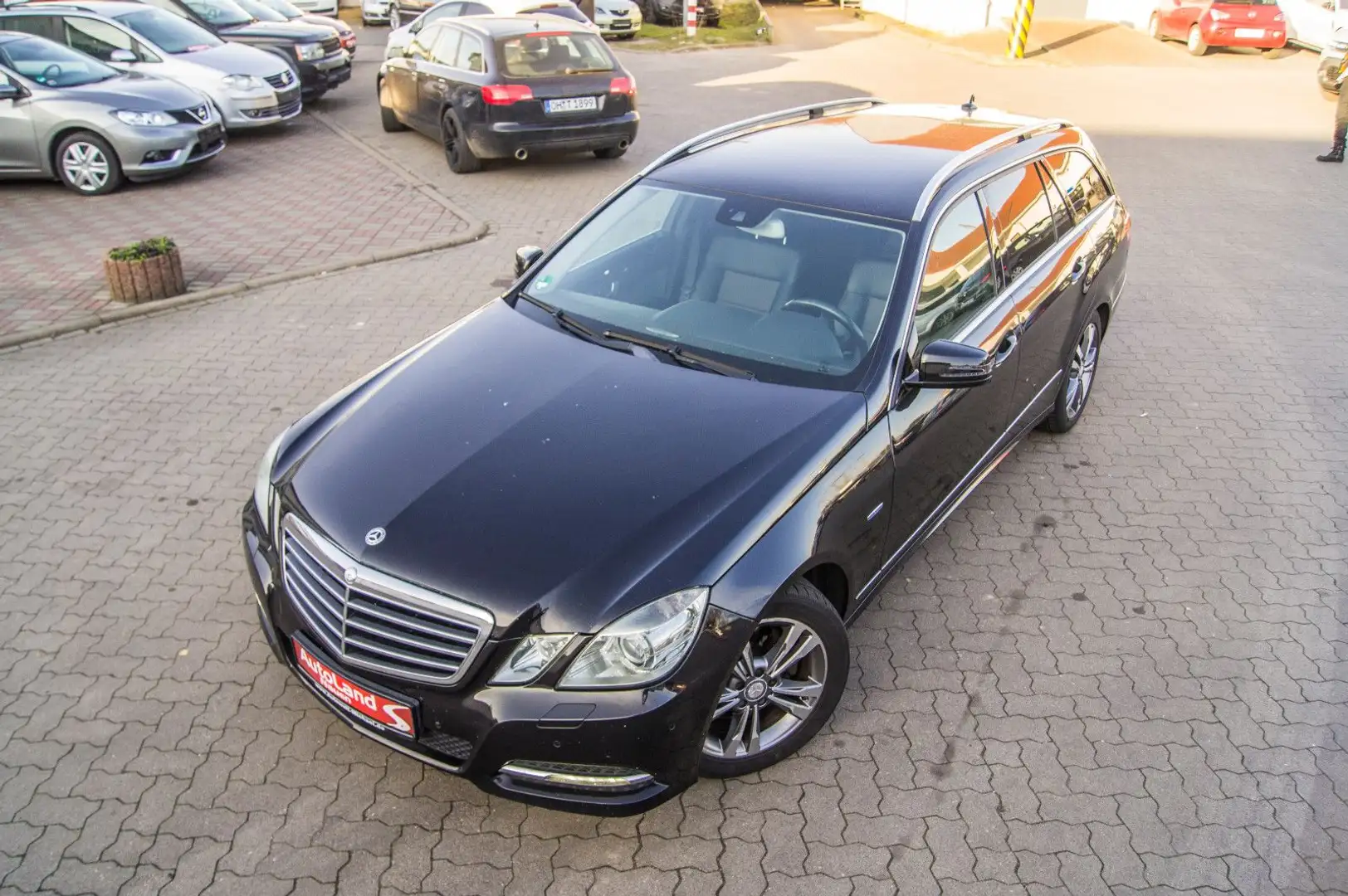 Mercedes-Benz E 300 +Xenon+PDC+Automat+Webasto+NR Negru - 1