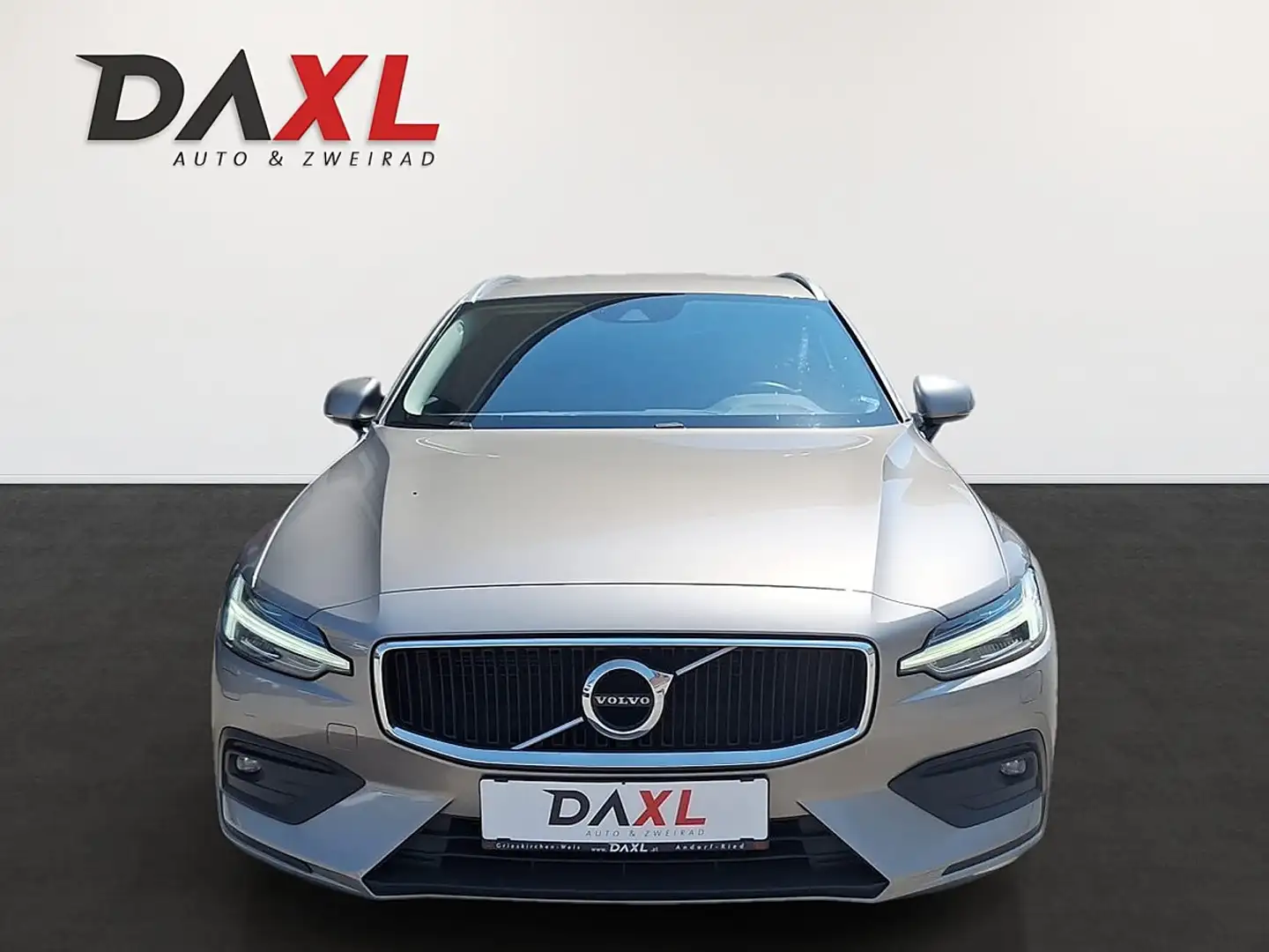 Volvo V60 D3 Momentum Geartronic Grau - 2