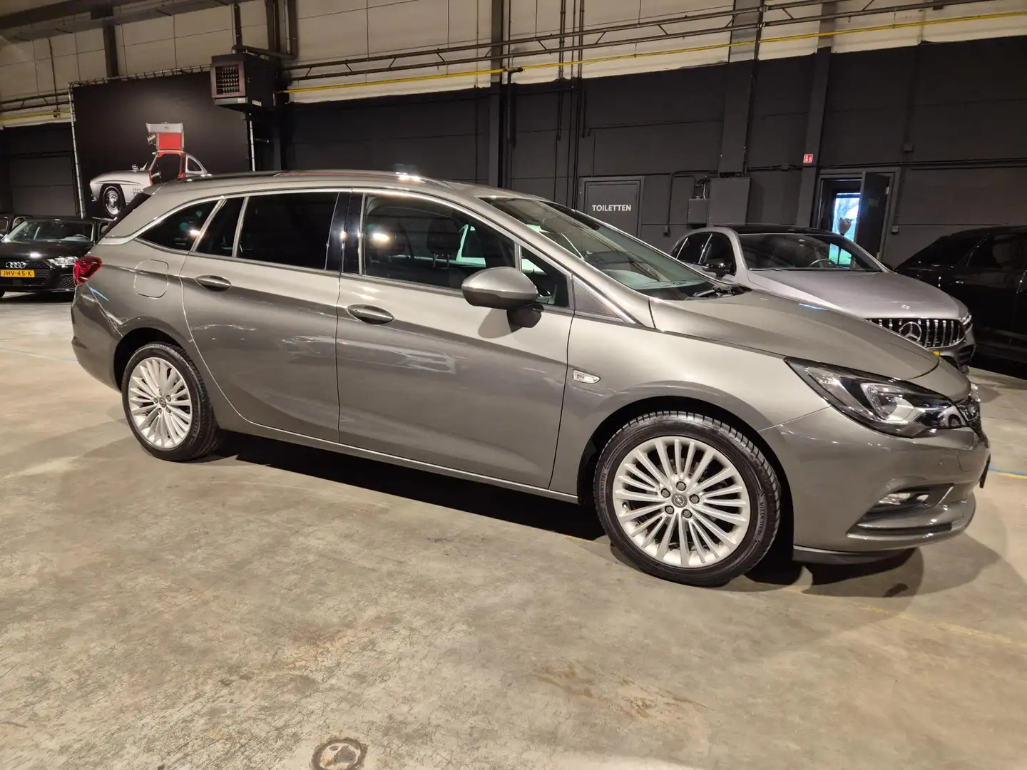 Opel Astra Sports Tourer 1.0 Turbo Innovation - Navigatie - C Grau - 2