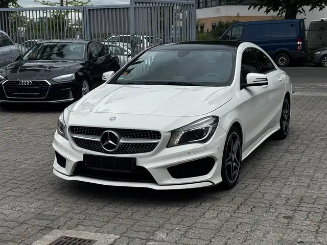 Mercedes-Benz CLA 200 AMG Line/7G-Tr/PanoD/Bi-Xenon