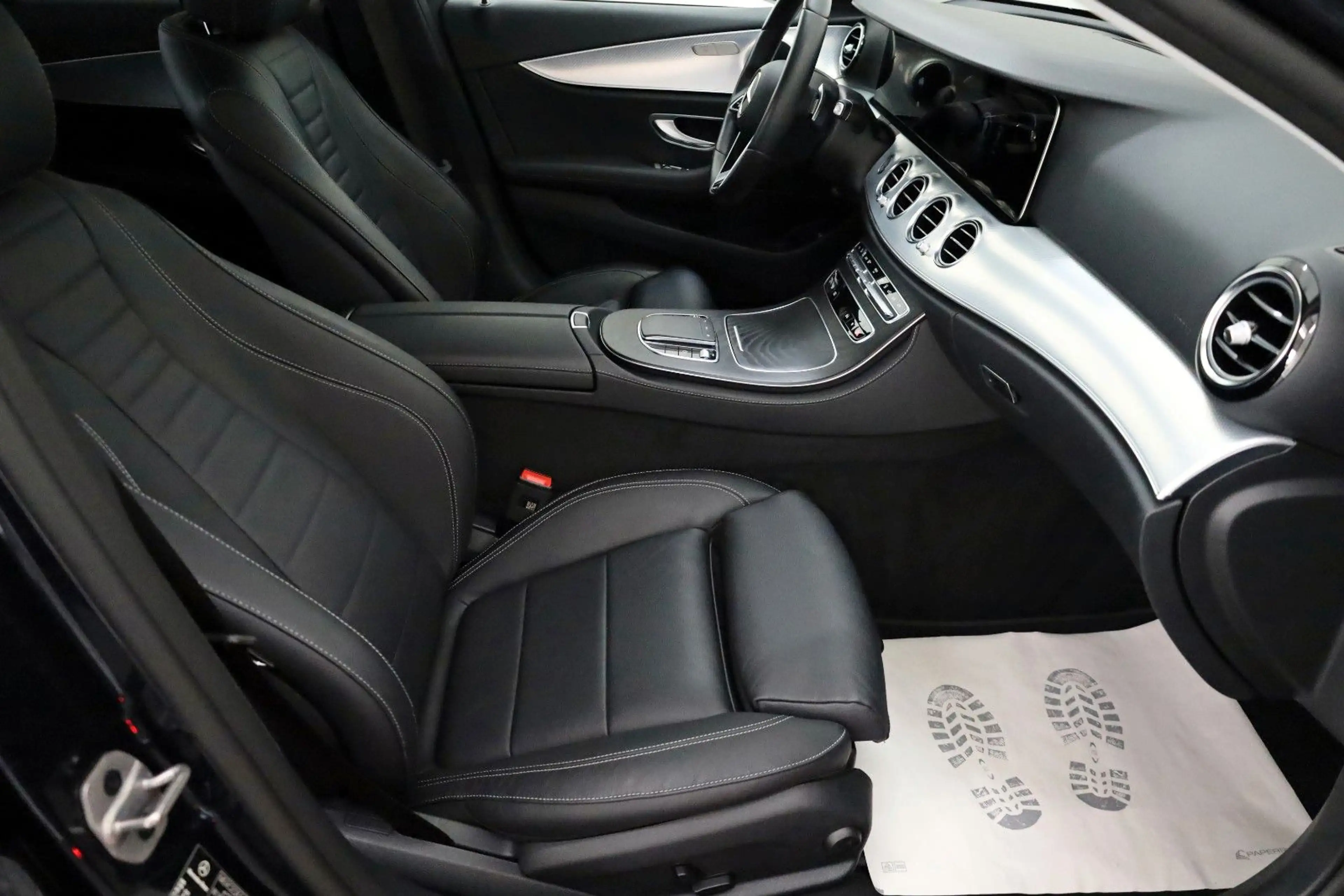 Mercedes-Benz E 300 de Lim Leder,Navi,LED,Widescreen,Spur/Park — photo 4