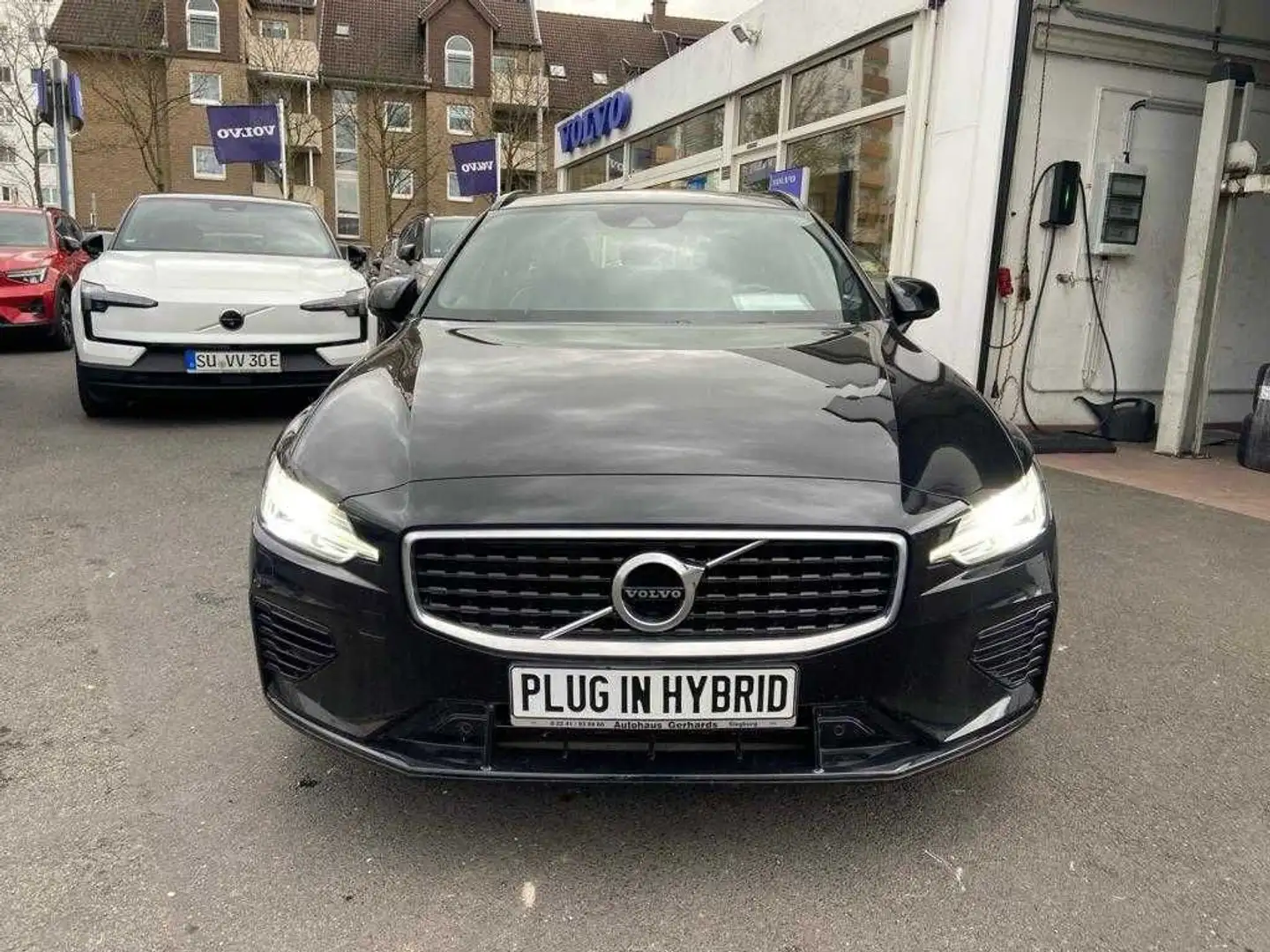 Volvo V60 Plug-In-Hybrid T8 AWD, R-Design, BLIS, ACC, Schwarz - 2