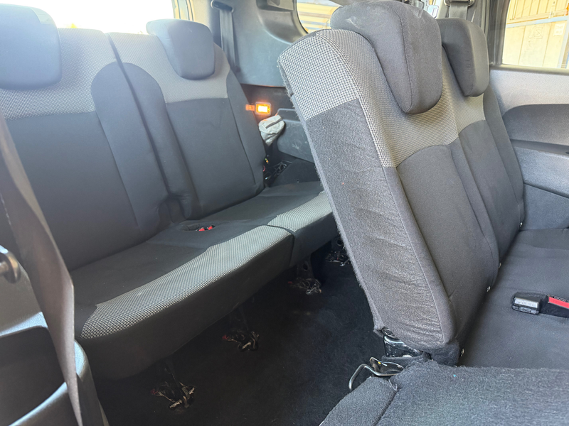 Dacia Lodgy 1.6i / Essence / 7 Places / Prêt à immatriculer — photo 9