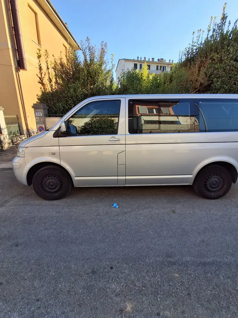 Volkswagen T5 Caravelle - 1