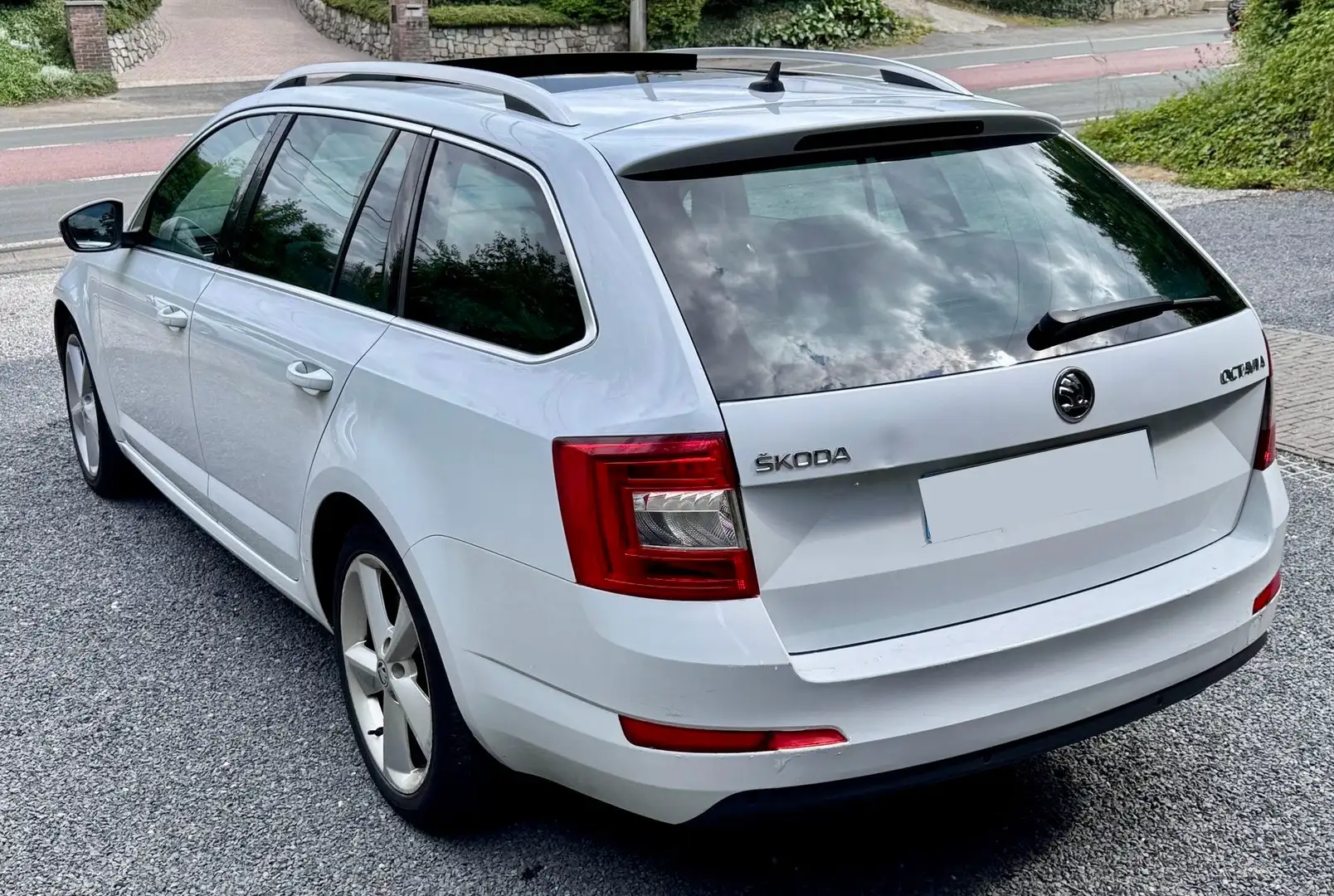 Skoda Octavia Combi 2.0 TDI 150 ch CR FAP Green Tec DSG6 Style Wit - 2