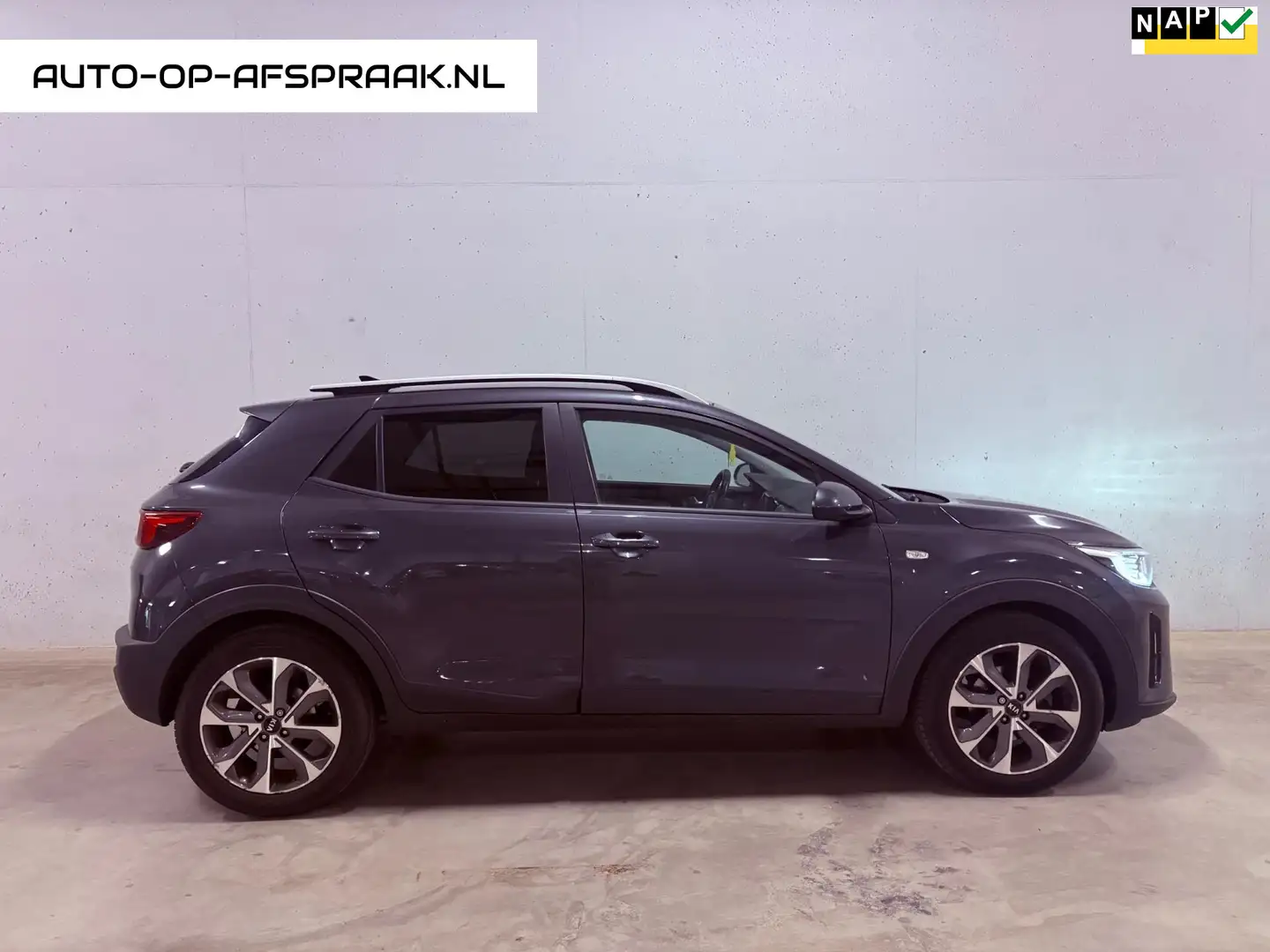Kia Stonic 1.0 T-GDi Sports Edition Navi Camera Airco Cruise Grijs - 1