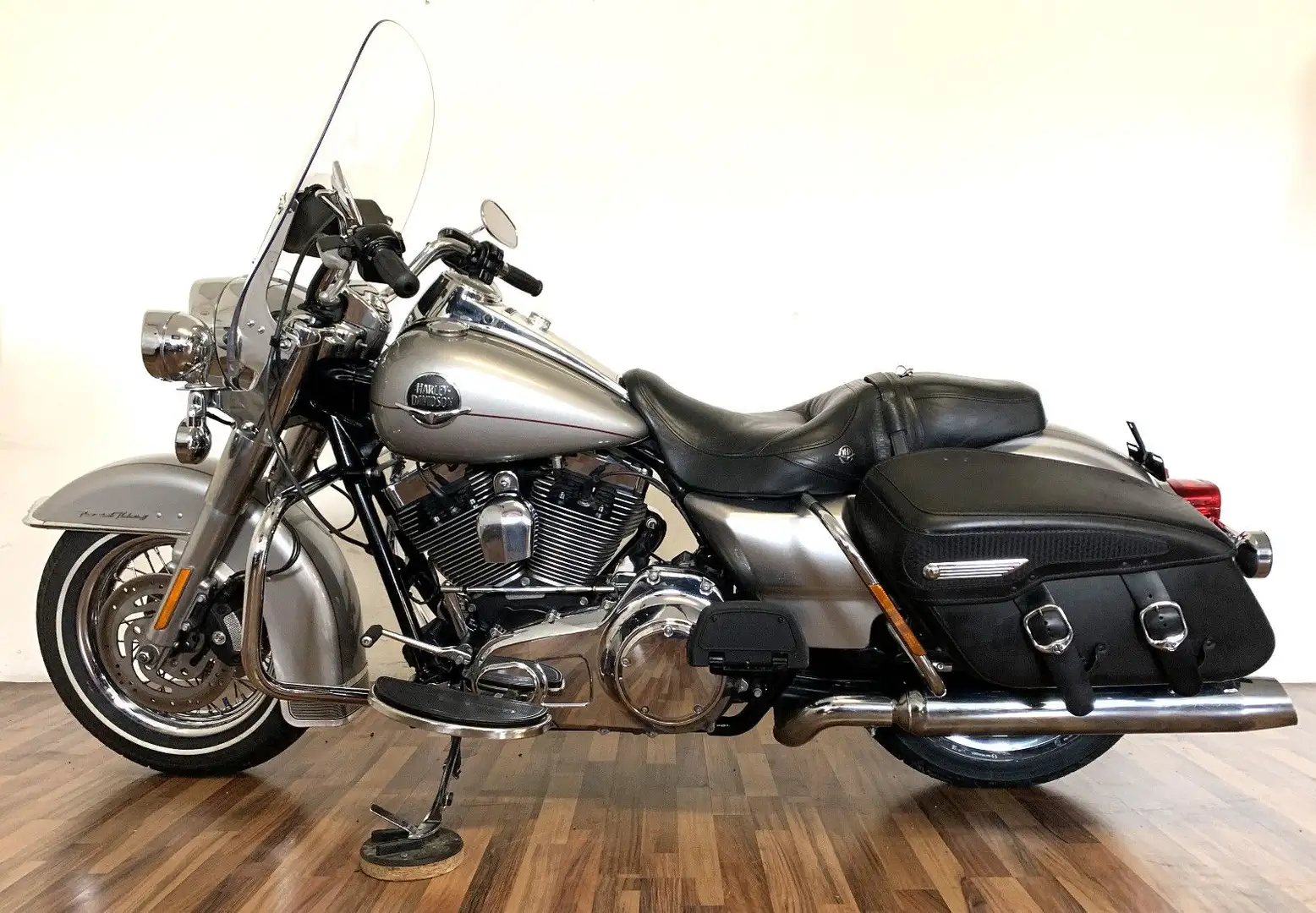 Harley-Davidson Road King Classic Ezüst - 2