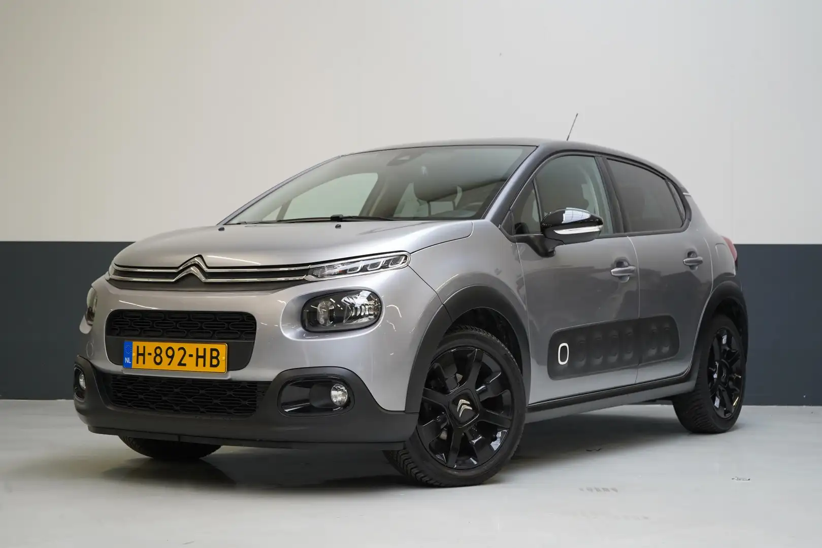 Citroen C3 1.2 PureTech S&S 110pk Shine | Navigatie | Achteru Grijs - 1