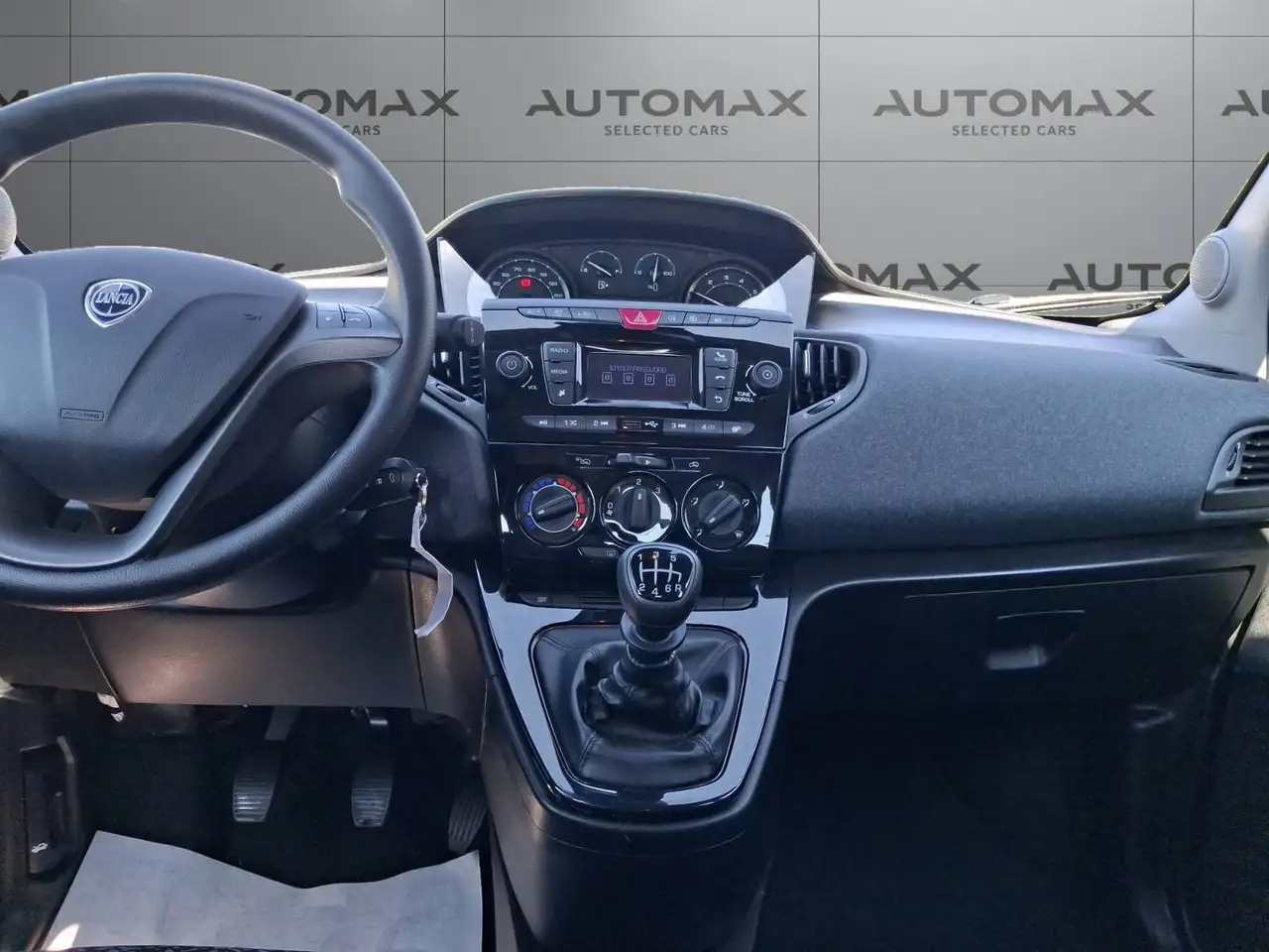 Lancia Ypsilon 2023 — фото 12