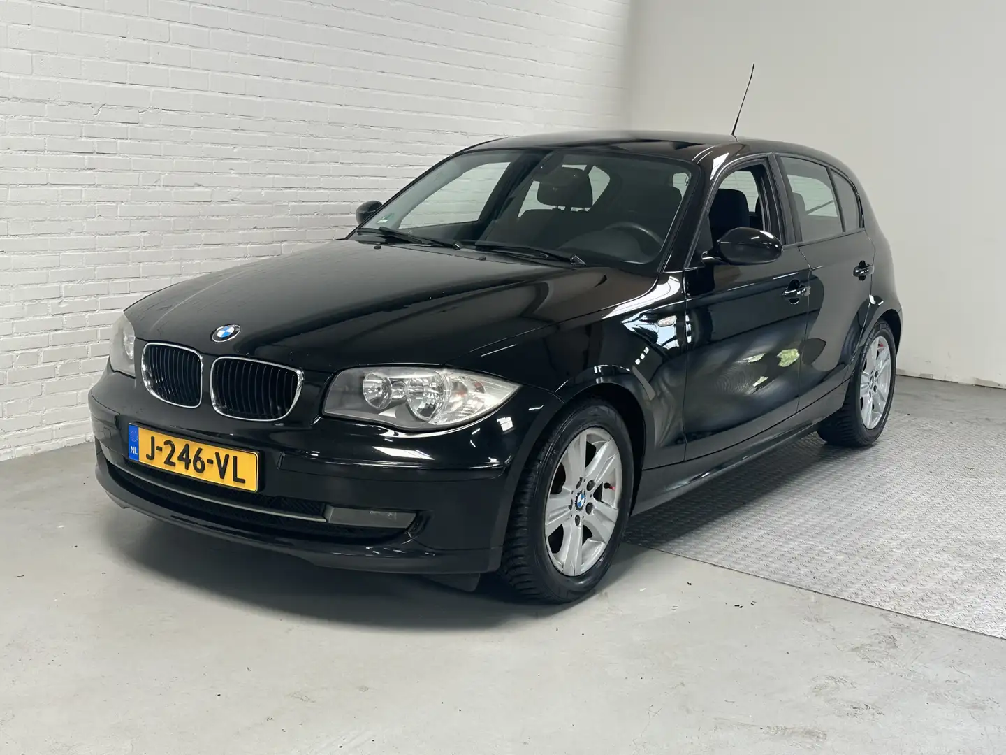 BMW 116 1-serie 116i High Executive Airco / Ceuise / Lmv / Zwart - 1
