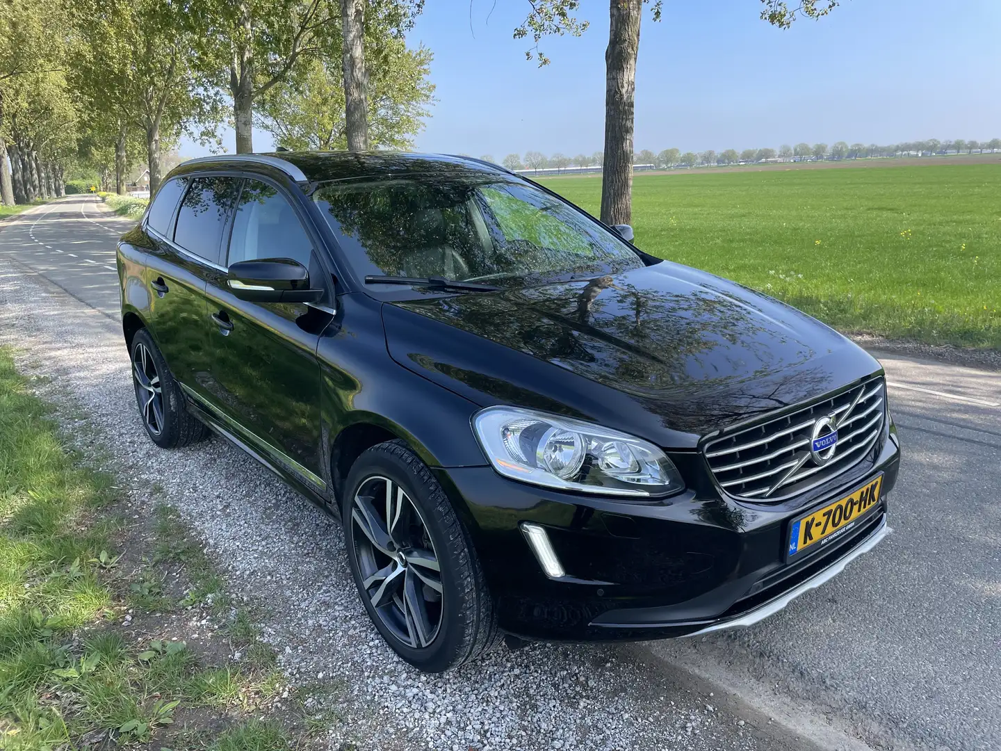 Volvo XC60 2.0 T5 Чорний - 1