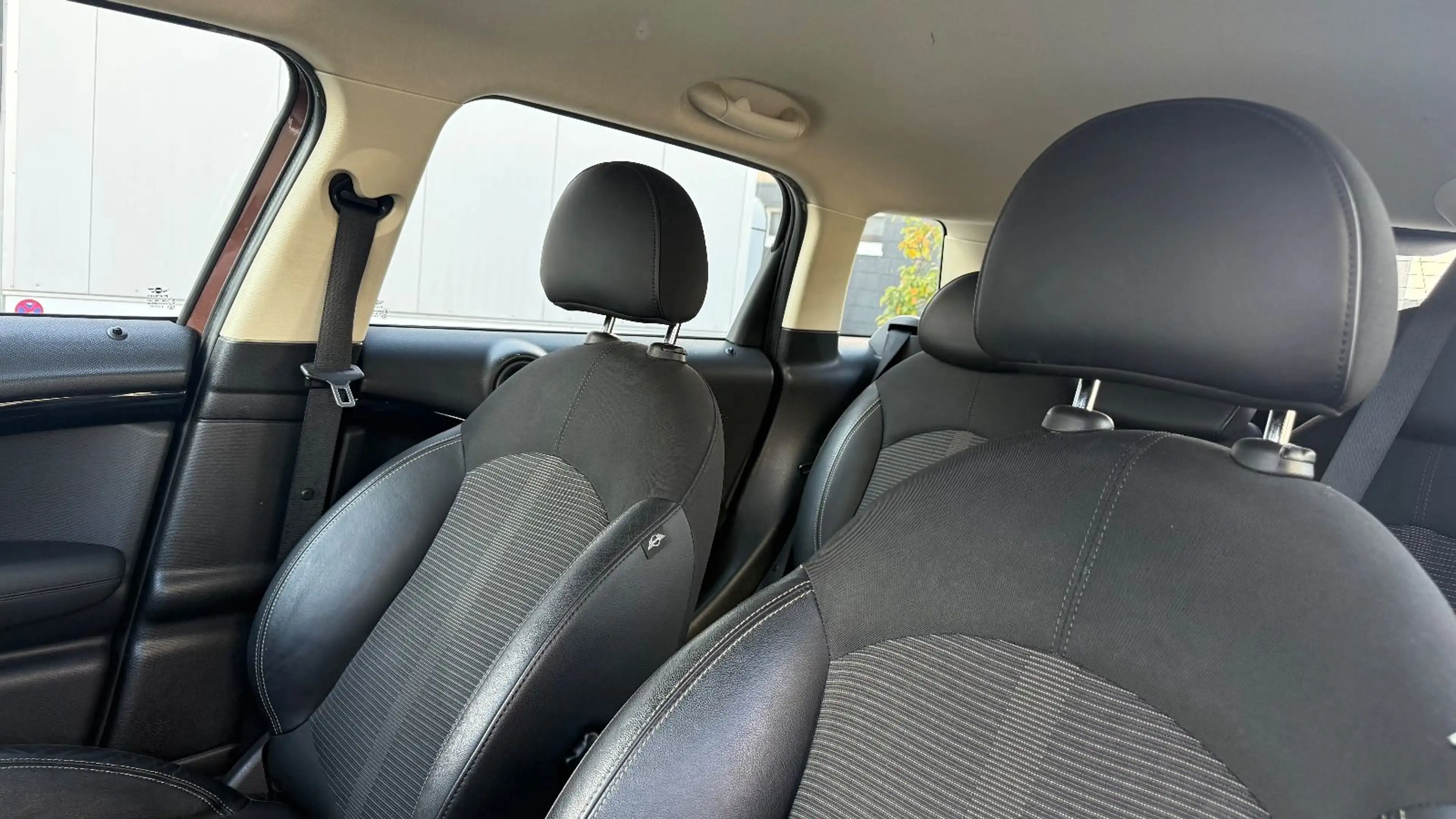 MINI One Countryman 1.6 AUTOMATIK TÜV,LEDER,EURO6,PDC — photo 12