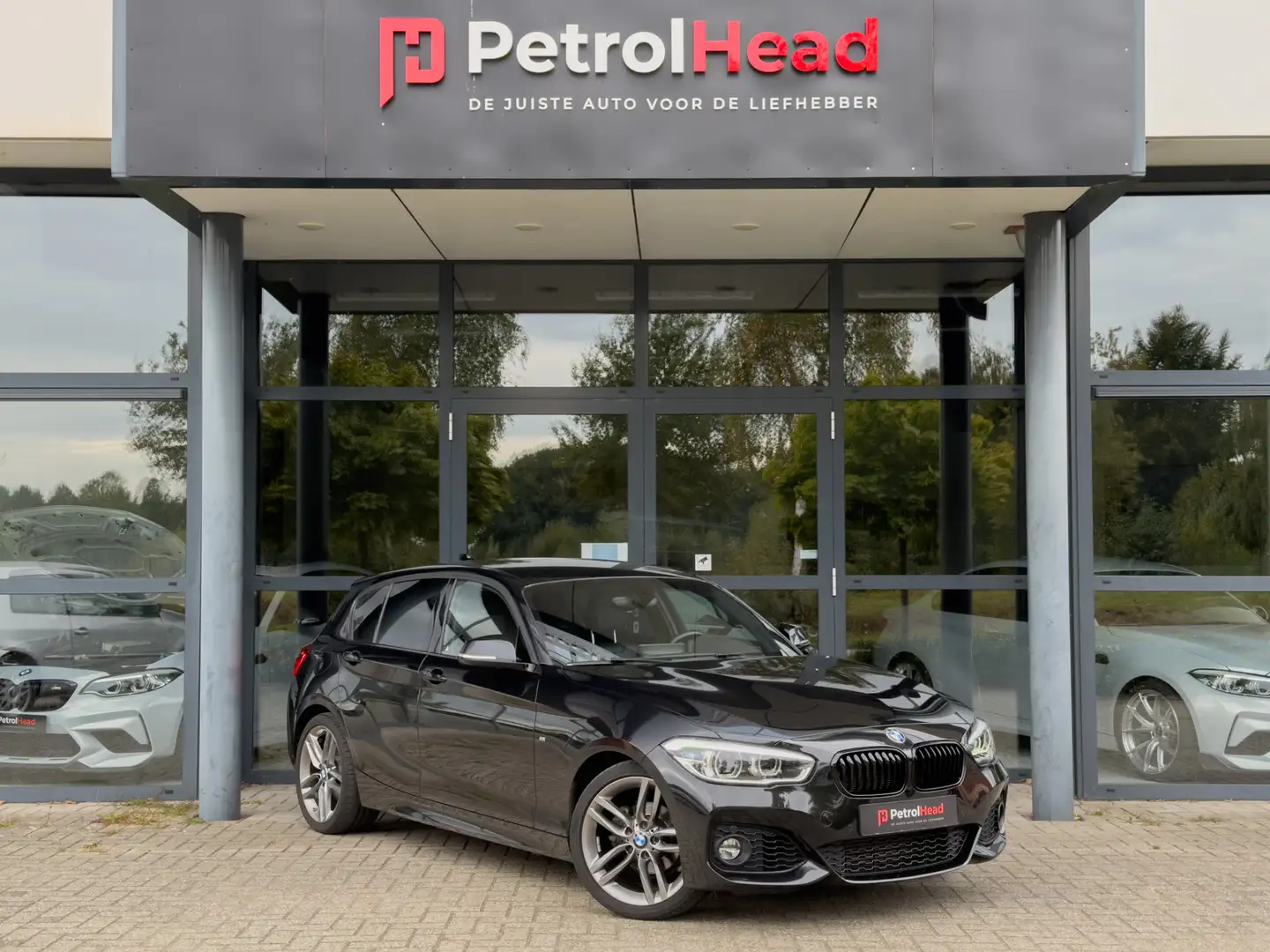 BMW 118 1-serie 118i High Executive, M-Sport, Navi Pro, Le Zwart - 1