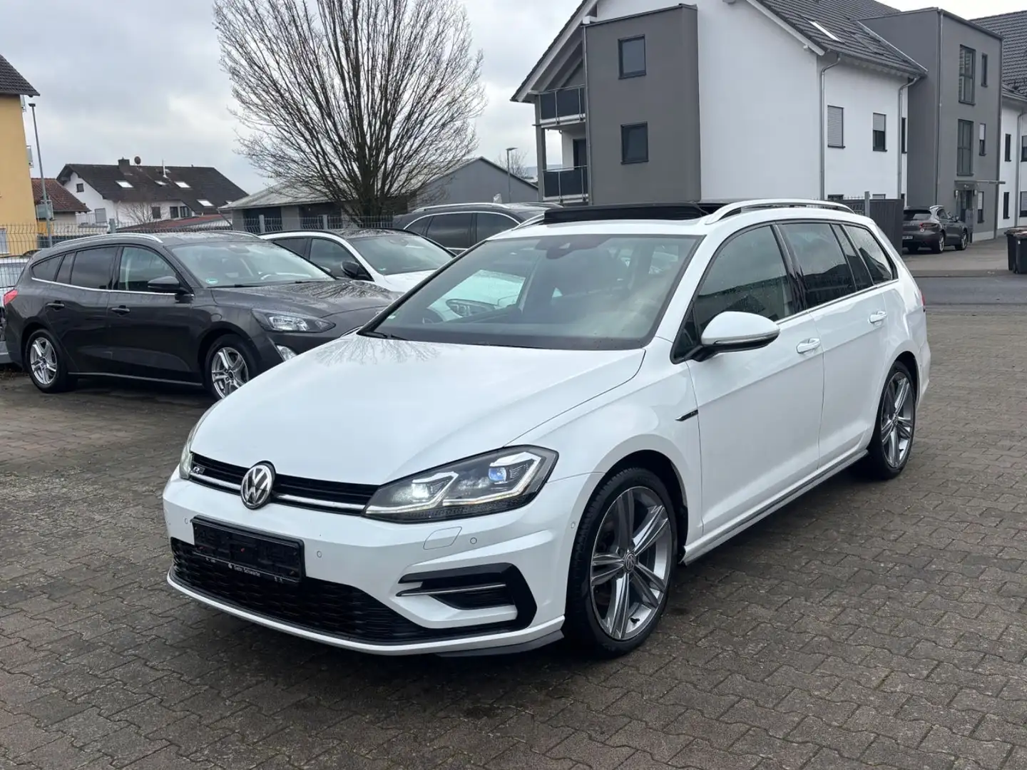 Volkswagen Golf VII 2.0 TDI DSG R-Line Pano Virtual LED Weiß - 1