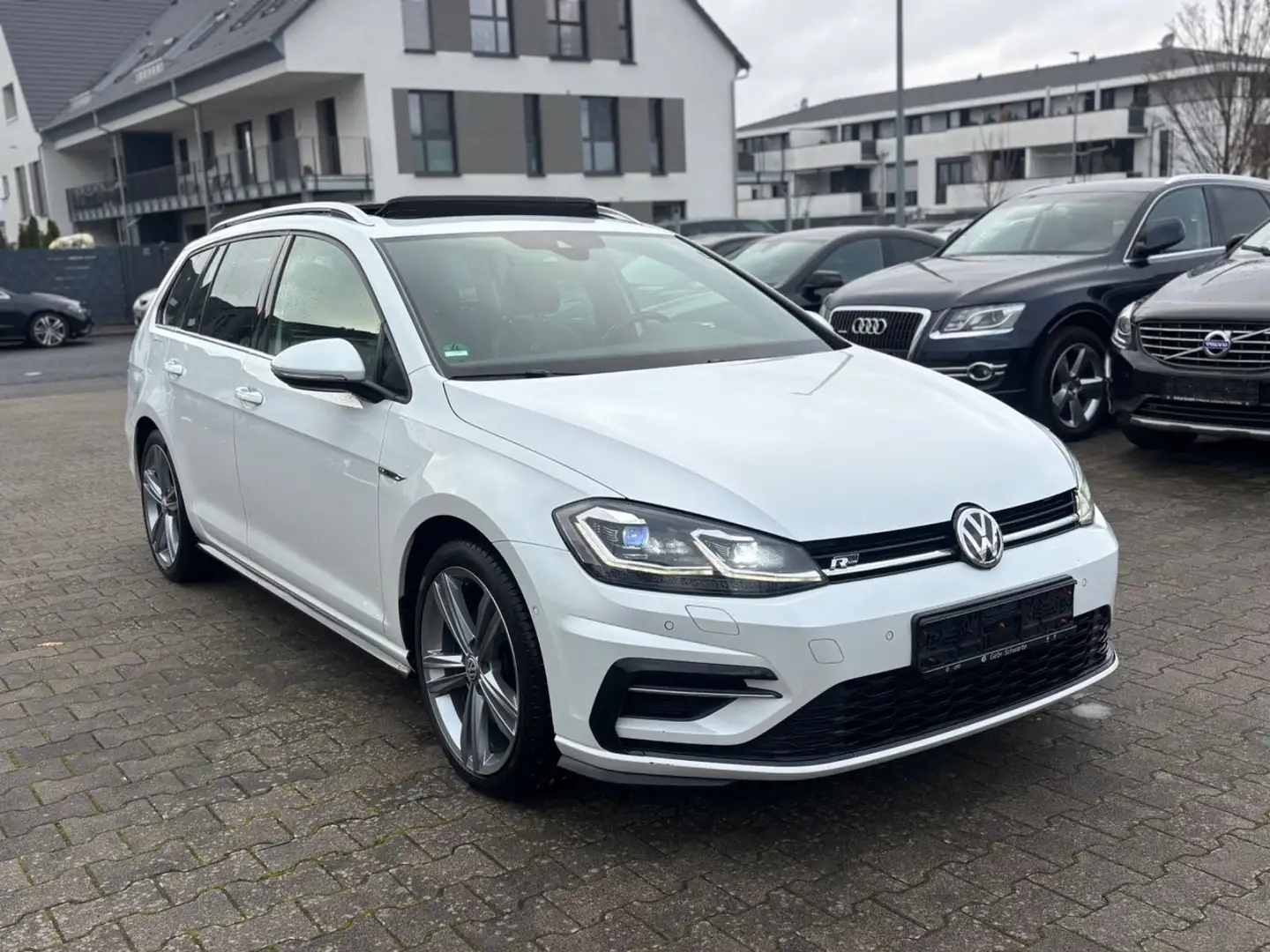Volkswagen Golf VII 2.0 TDI DSG R-Line Pano Virtual LED Weiß - 2