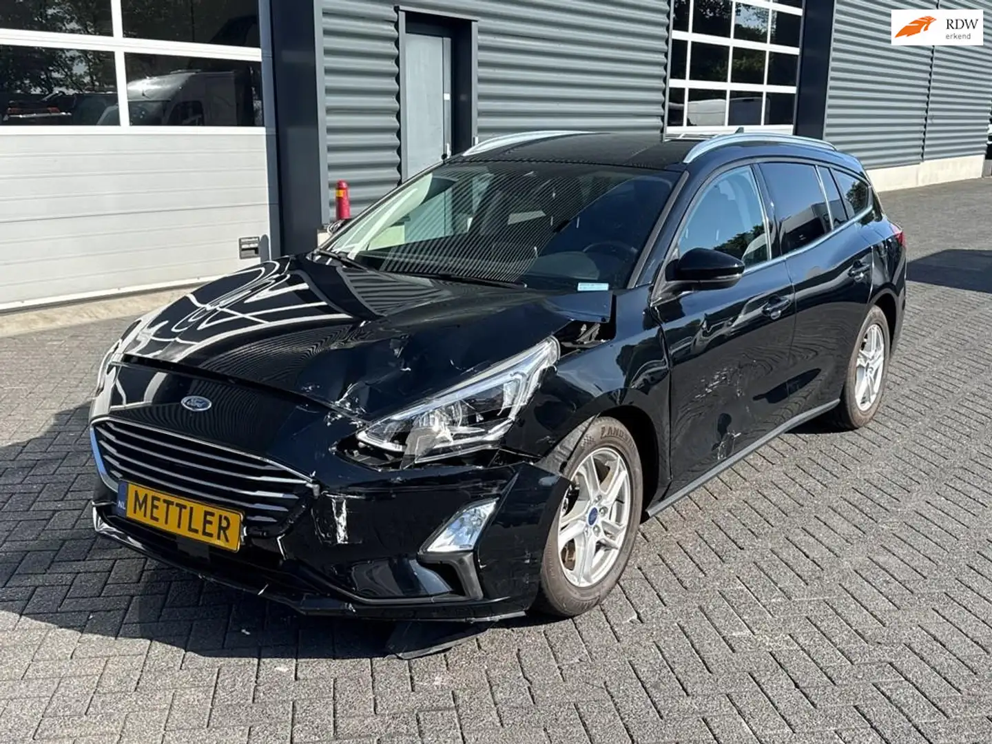 Ford Focus Wagon 1.0 EcoBoost Trend Edition Business Zwart - 1