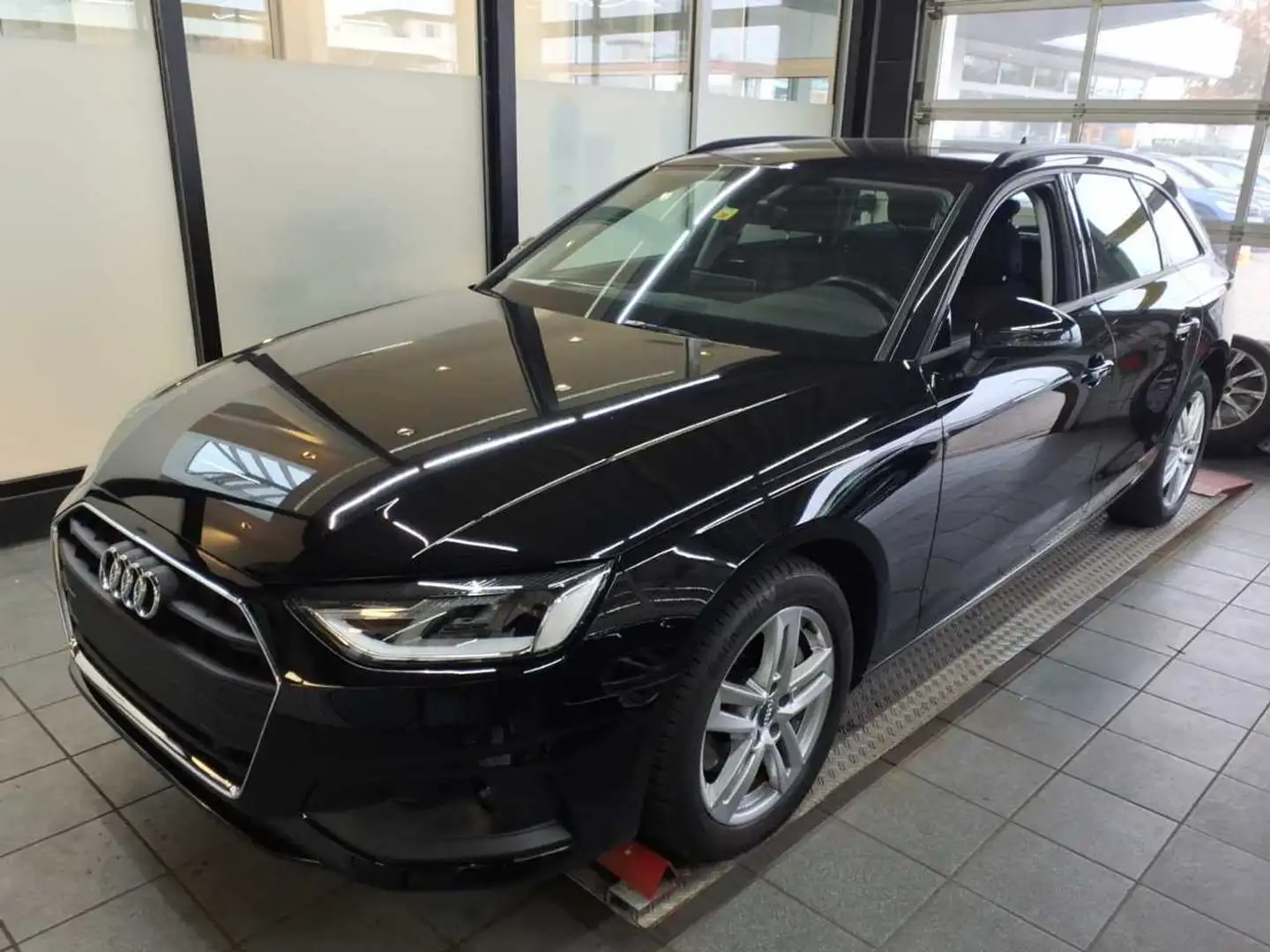 Audi A4 40 TDI Tour*Business*Interface*PDC*SHZ Schwarz - 2