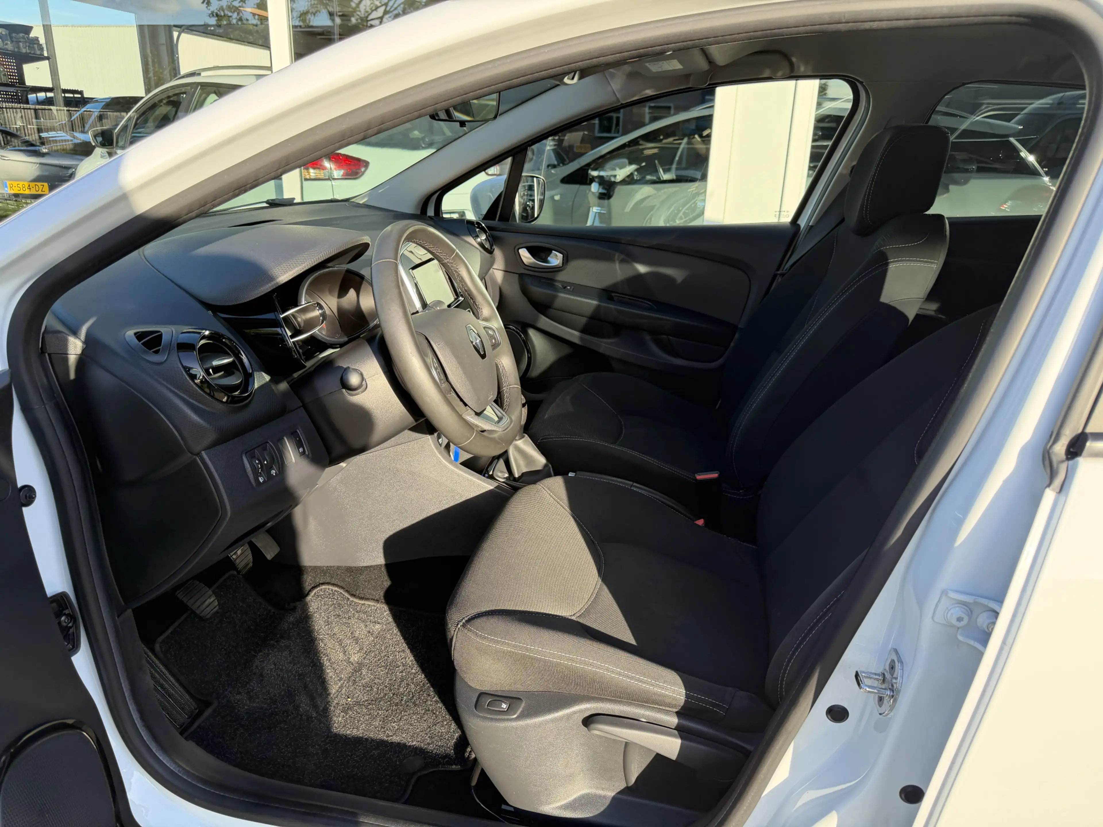 Renault Clio Estate 0.9 TCe Zen Apple carplay | Cruise — photo 16