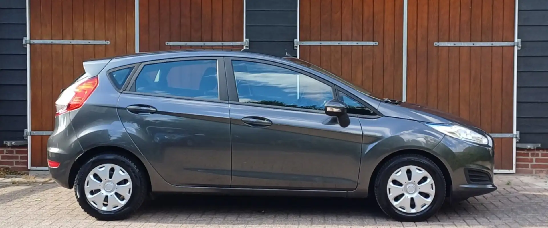 Ford Fiesta 1.5 TDCi Style Lease, Bluetooth, Euro 6, Cruise co Grijs - 2