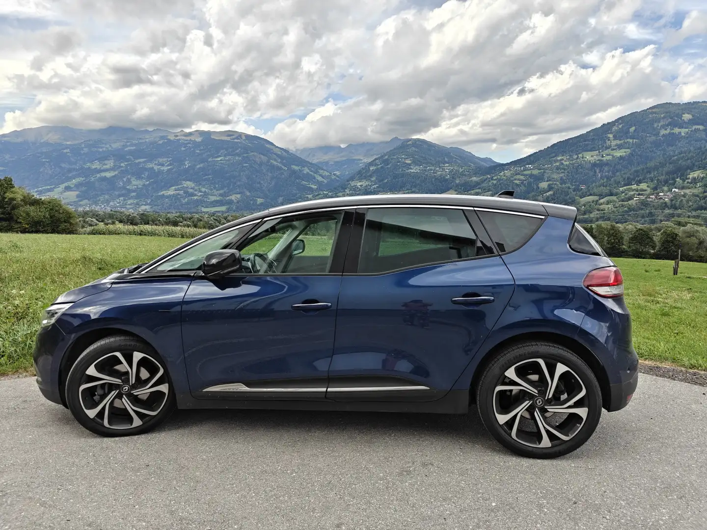 Renault Scenic TCe 140 GPF EDC BLACK EDITION - 2