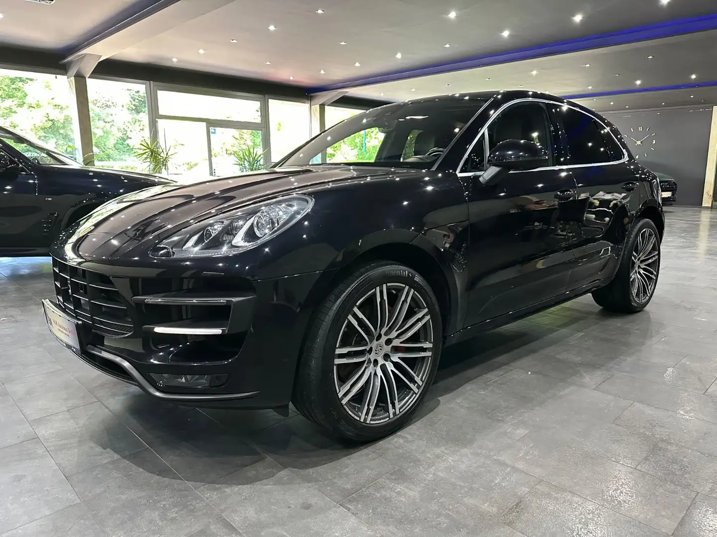 Porsche Macan Turbo /PANOR / KAMERA/ ACC/ AHK/ Sitzklima Schwarz - 1