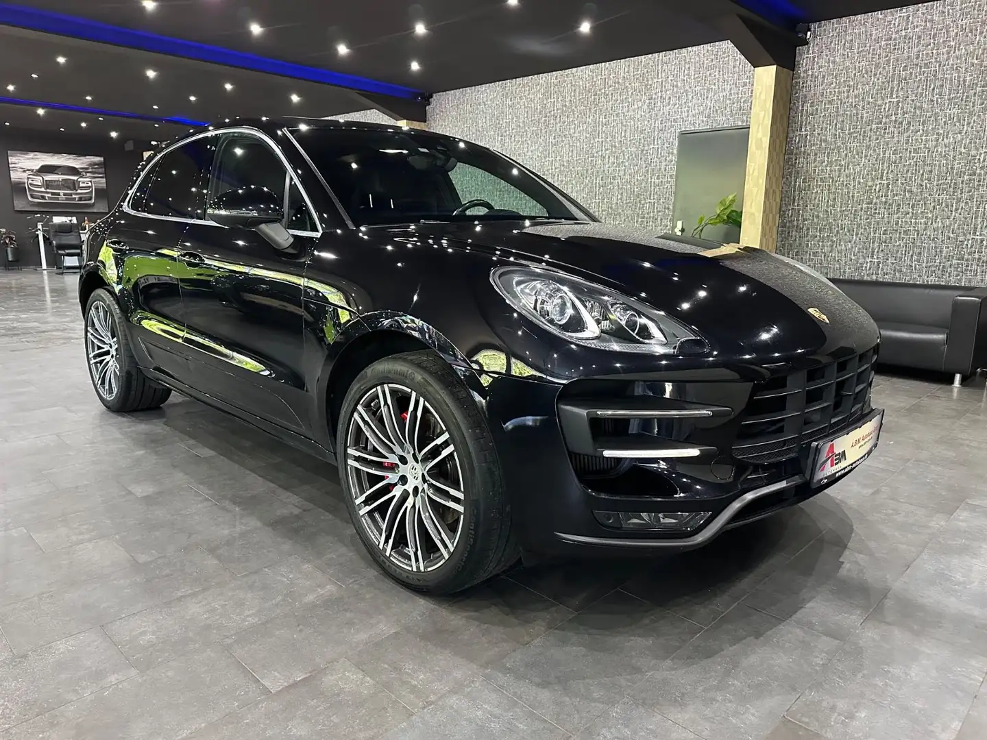 Porsche Macan Turbo /PANOR / KAMERA/ ACC/ AHK/ Sitzklima Schwarz - 2