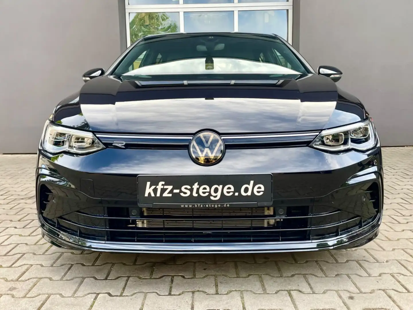 Volkswagen Golf VIII Lim. R-Line eTSI/LED/Navi/ACC Schwarz - 2