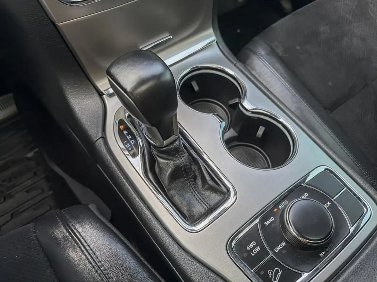Jeep Grand Cherokee снимка Jeep Grand Cherokee