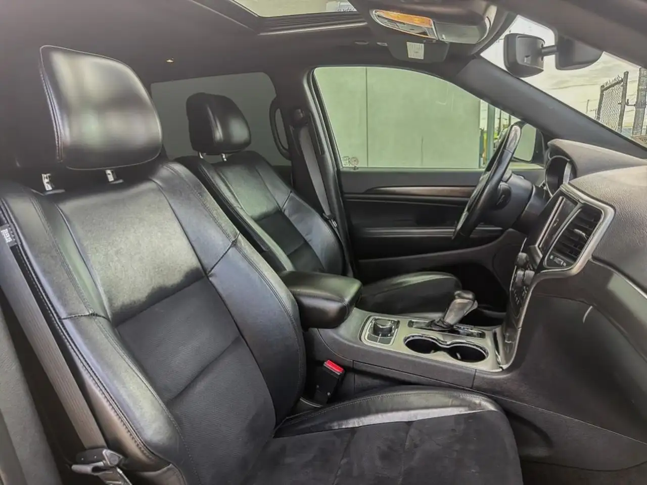 Jeep Grand Cherokee снимка Jeep Grand Cherokee
