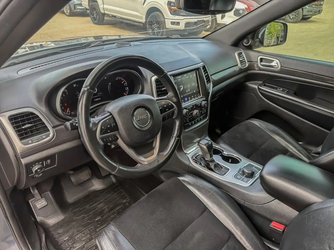 Jeep Grand Cherokee снимка Jeep Grand Cherokee