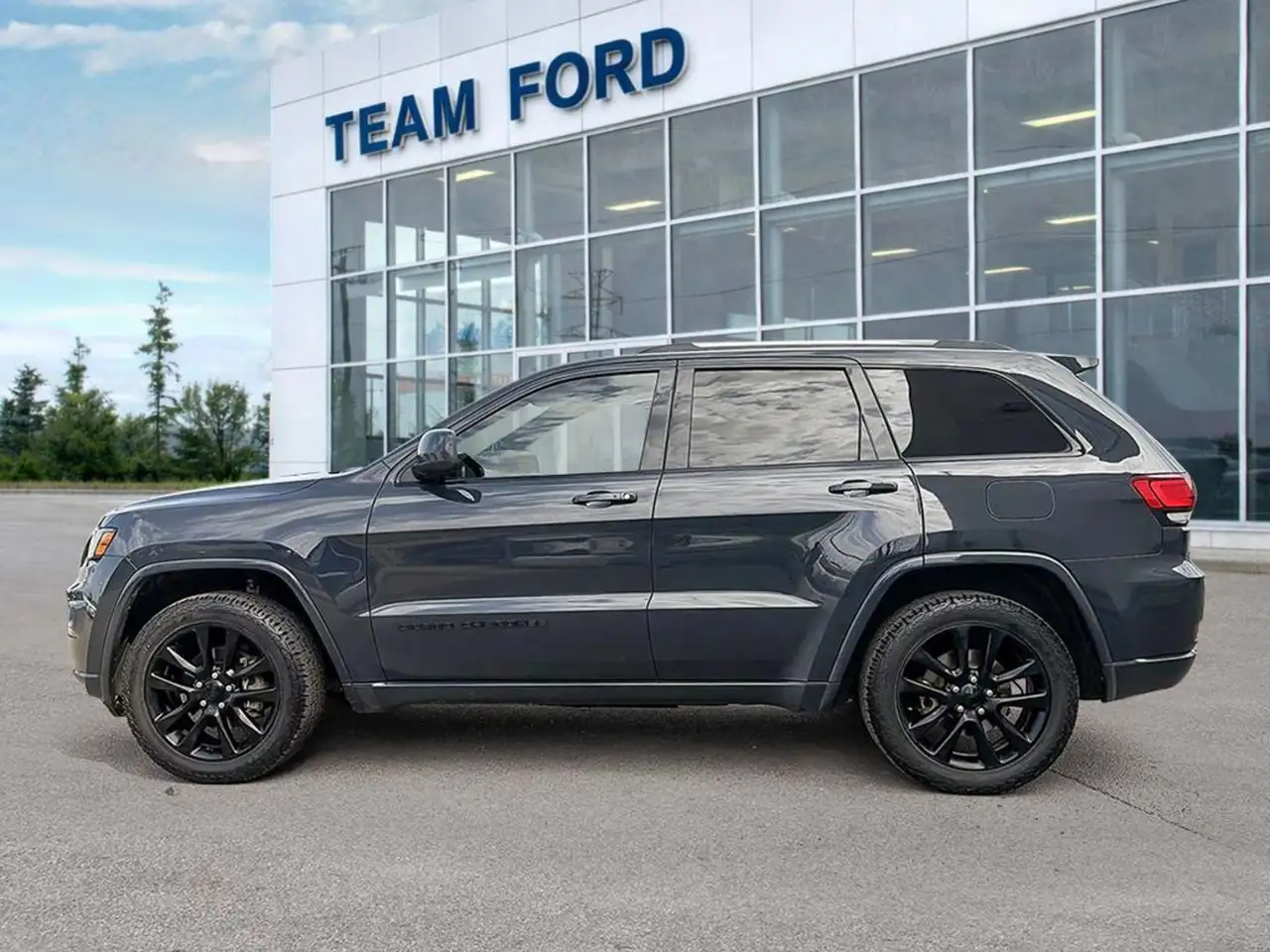 Jeep Grand Cherokee снимка Jeep Grand Cherokee