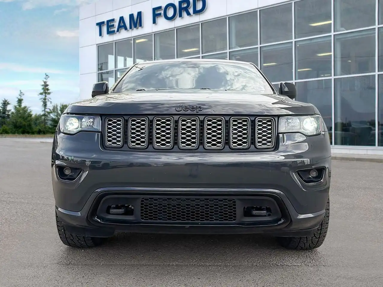 Jeep Grand Cherokee снимка Jeep Grand Cherokee