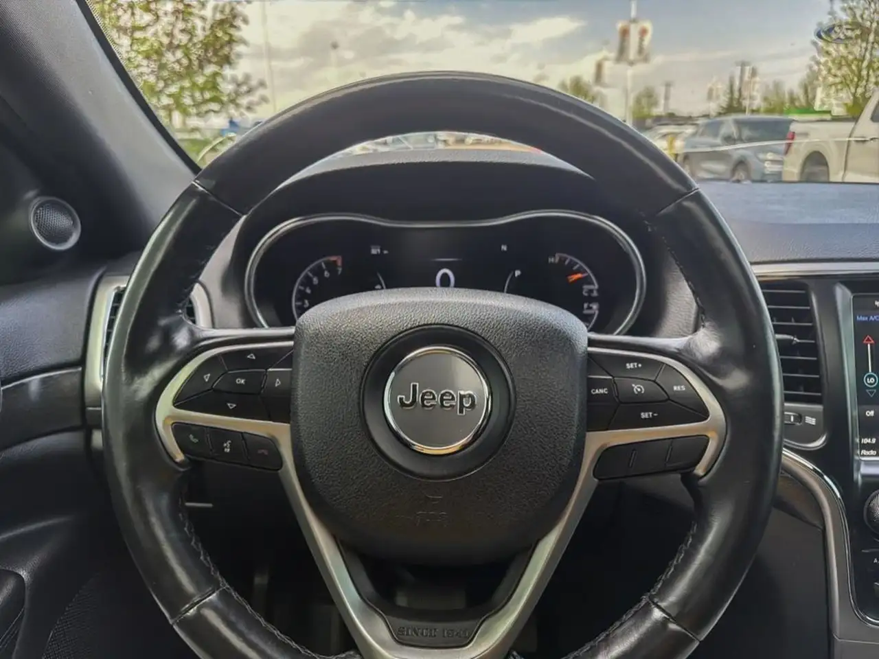 Jeep Grand Cherokee снимка Jeep Grand Cherokee