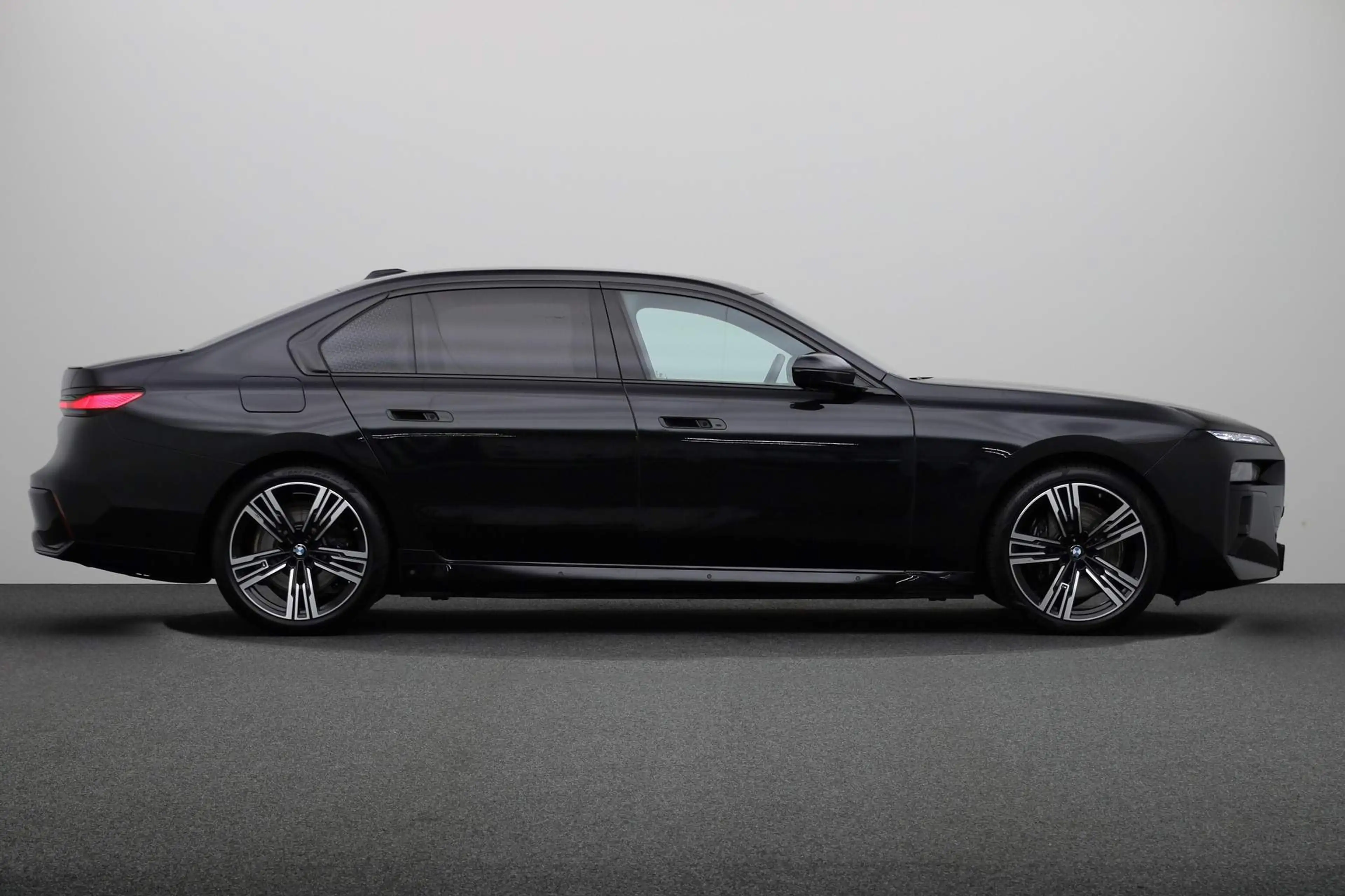 BMW 750 7-serie 750e xDrive | M-sport Pro. | BMW Iconic Gl — photo 10