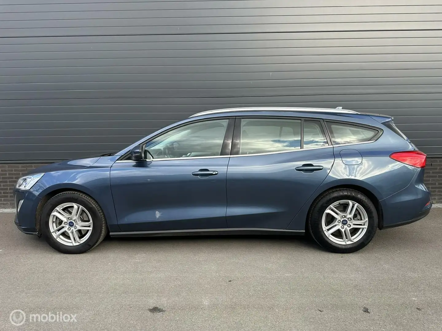 Ford Focus Wagon 1.0 EcoBoost Edition CARPLAY*AIRCO*HAAK*PDC Blau - 2