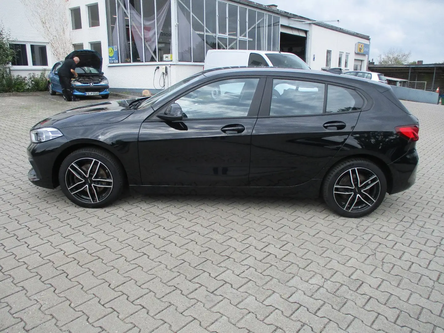 BMW 118 1er  118 i Advantage 5trg. 136PS Negro - 2