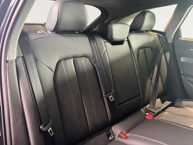Audi A6 view 8