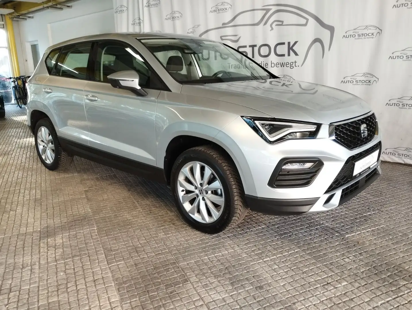 SEAT Ateca 1.5 TSI Style Navi LED PDC Sitzheizung AHK Argento - 1