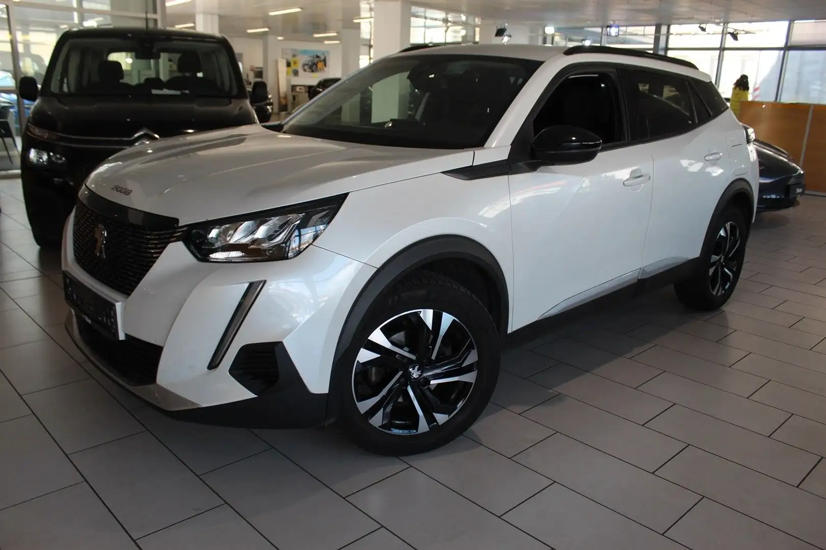 Peugeot 2008 Allure Pack 1.2T NAVI/LED/PDC/180°CAM/DAB+ Weiß - 1