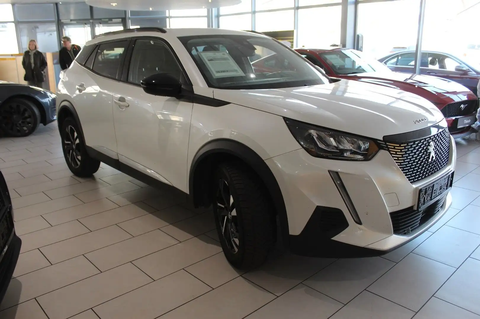 Peugeot 2008 Allure Pack 1.2T NAVI/LED/PDC/180°CAM/DAB+ Weiß - 2