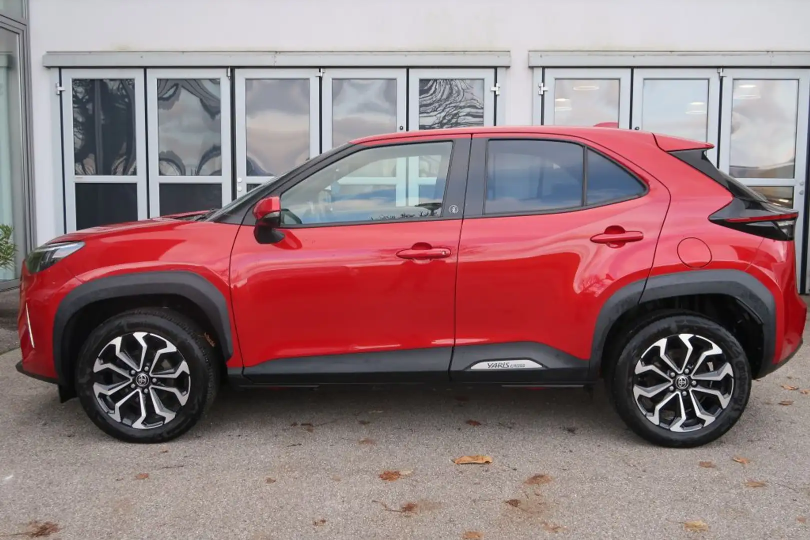 Toyota Yaris Cross Hybrid 1.5 VVT-i Team Deutschland Rot - 2