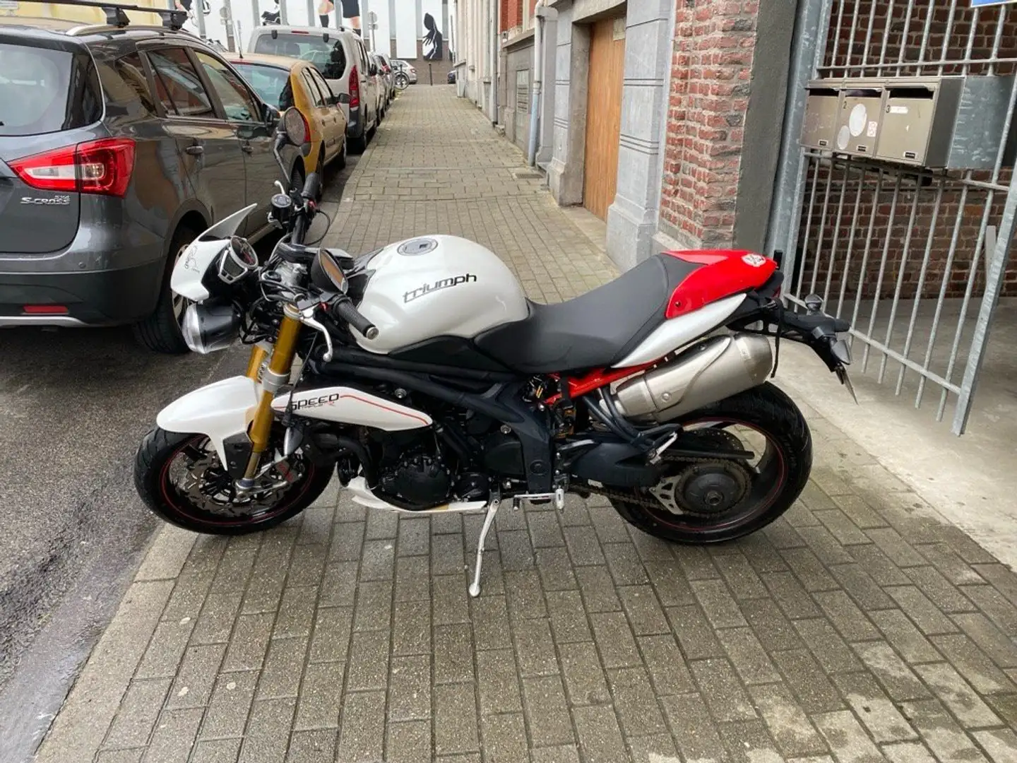 Triumph Speed Triple R Белый - 1